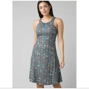prAna Chalkboard Sketch SKYPATH DRESS Gray Multicolor Open Back Bra Athletic‎ M